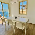 Basillica 3 Bedrooms アパート *