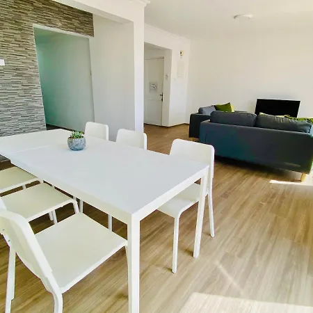 Basillica 3 Bedrooms Apartament *