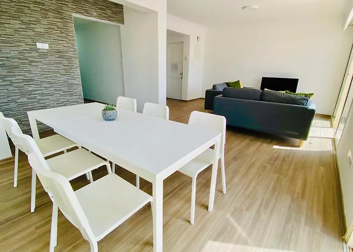 Basillica 3 Bedrooms アパート *