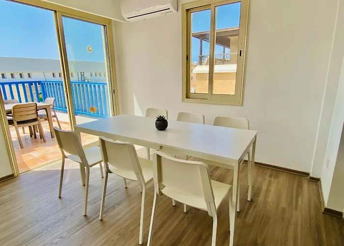 Basillica 3 Bedrooms アパート *