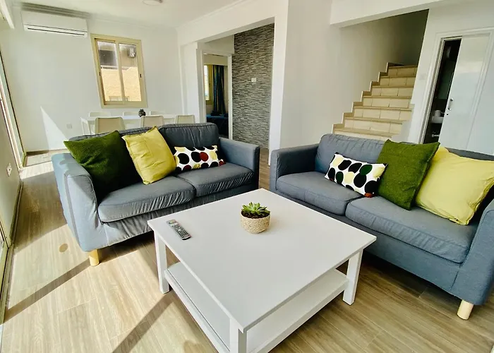 Basillica 3 Bedrooms * パ フォス