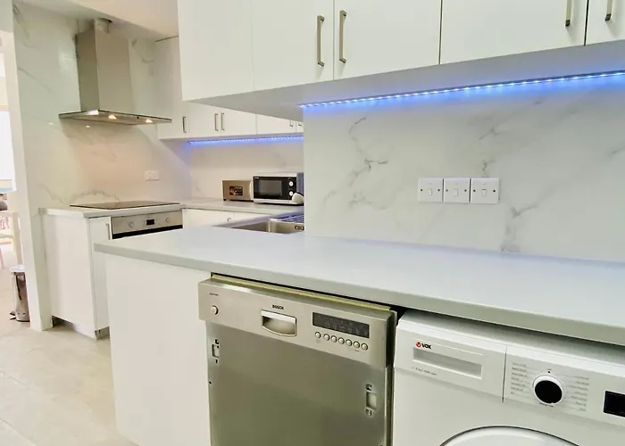 Basillica 3 Bedrooms * パ フォス