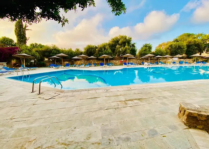 Basillica 3 Bedrooms * パ フォス